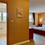 Friesenhof Hotel-restaurant-reitanlage 特拉森海德