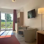 Friesenhof Hotel-restaurant-reitanlage 特拉森海德