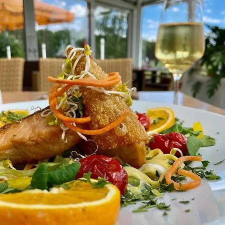 ホテル Friesenhof Hotel-restaurant-reitanlage