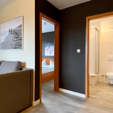 Friesenhof Hotel-restaurant-reitanlage 4* トラッセンハイデ