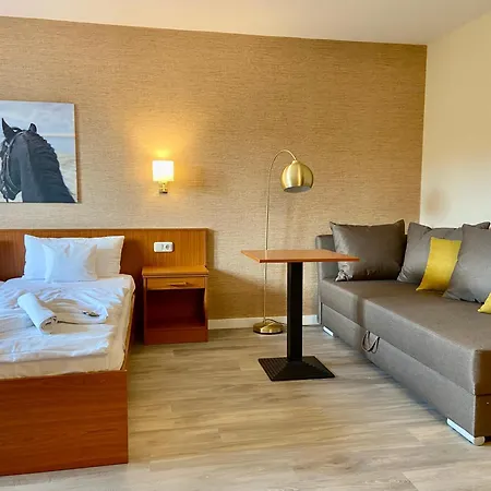 酒店 Friesenhof Hotel-restaurant-reitanlage 特拉森海德