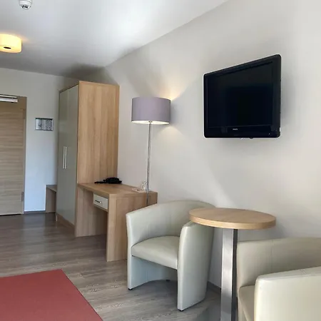 酒店 Friesenhof Hotel-restaurant-reitanlage 特拉森海德
