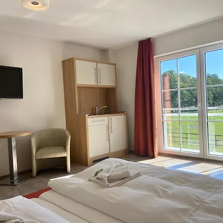 Friesenhof Hotel-restaurant-reitanlage 4* 特拉森海德