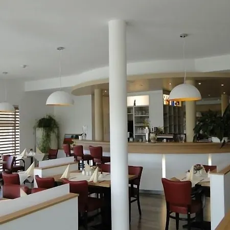 Friesenhof Hotel-restaurant-reitanlage 4* トラッセンハイデ