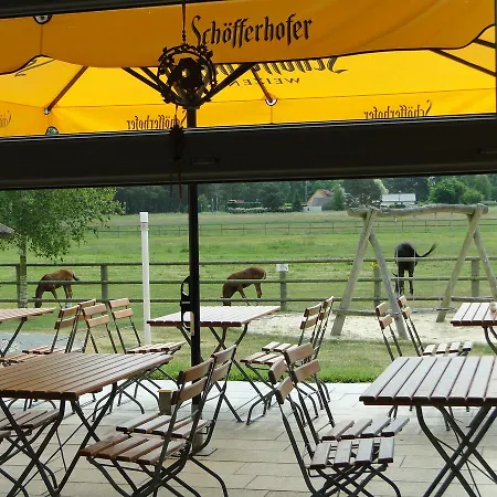 ホテル Friesenhof Hotel-restaurant-reitanlage トラッセンハイデ